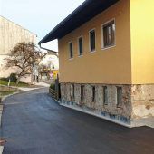 Entlang der Hauptstraße entsteht ein barrierefreier Gehweg