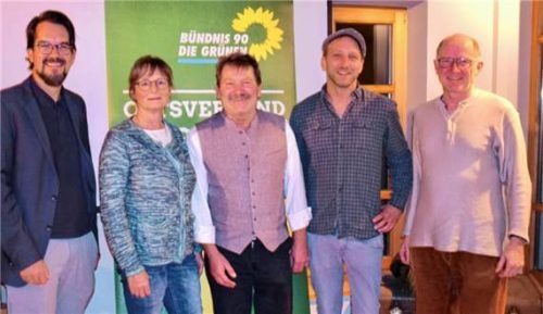 Die Top-Kandidaten der Grünen: (von links) Leon Stross (Platz 3), Gemeinderätin Marlis Neuhierl-Huber (2), Bürgermeisterkandidat Willi Geistanger, Ortssprecher Daniel Neumann (5) und Gemeinderat Gerhard Gimpl (6)Foto Krammer