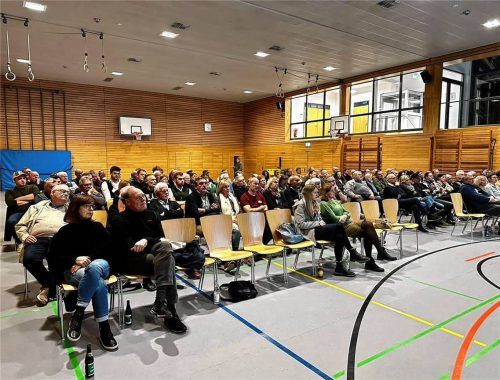 Die Versammlungen stießen auf großes Interesse: In Amerang kamen rund 100 Besucher. Foto Auer