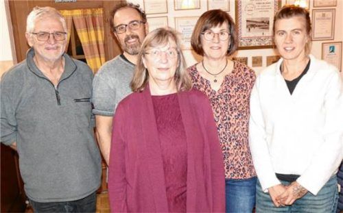 Die Vorstandschaft des EV Pürten wurde neu gewählt: (von links) Peter Riener, Robert Worschech, Monika Zwislsperger, Elisabeth Bernhart und Sabrina Worschech. Foto Bachmaier