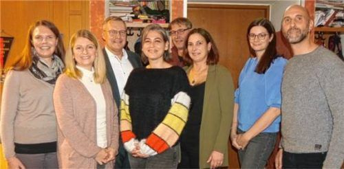 Die Vorstandschaft des Fördervereins: (von links) Kassier Christina Luksch, Vorsitzende Marion Schwoshuber, Bürgermeister Martin Lackner, Beisitzerin Kathrin Laudel, Kassenprüfer Manfred Auer, Beisitzerin Katharina Lippacher, Schriftführerin Melanie Abel und stellvertretender Vorsitzender Friedl Bürgel-Goodwin. Foto gillitz