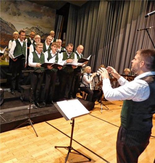 Ein abwechslungsreiches Programm erwartet die Zuhörer beim Auftritt des Männerchors Grabenstätt. Foto archiv müller