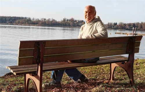 Elektromeister Jakob Ametsbichler gönnt sich eine Pause und genießt die Inselidylle. Foto Seitz