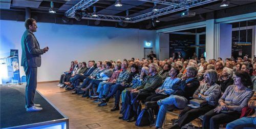 Erben, vererben oder schenken? In seinem Vortrag erklärte Johann Hell komplexe Modelle verständlich und zeigte, welche Wege langfristig stabil bleiben. Fotos hohnke