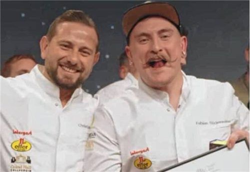 Fabian Höckenreiner (rechts), Küchenchef im „Fichters“ in Ramsau, sicherte sich mit seinem Assistenten Christian Wurmsam beim Wettbewerb „Koch des Jahres 2025“ den zweiten Platz. Foto Screenshots Instagram „Koch des Jahres“