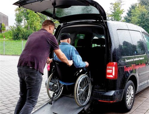 Fahrdienst: Bringen und Holen gehören zur Tagespflege.Fotos  Kirchner