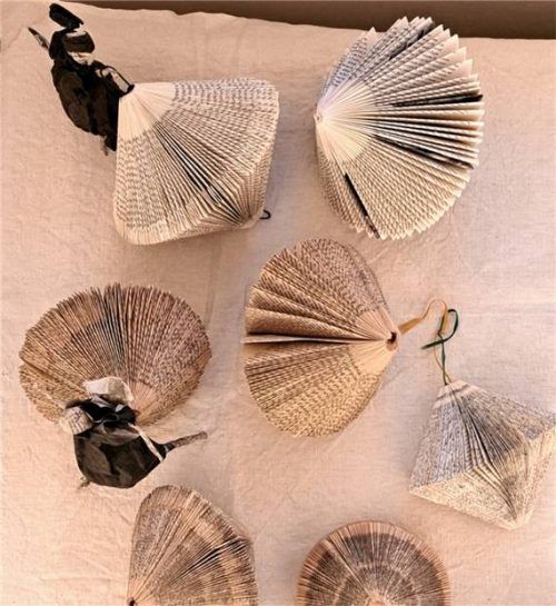 Filigrane Papierarbeiten zeigt Regine Staudt. Foto Heuser