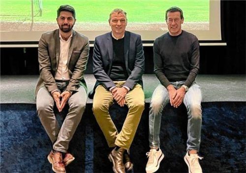 Freude über die positive Entwicklung bei den Vorsitzenden des Vereins: (von links) Abuzar Erdogan, Bernd Perner und Willi Bonke.Foto Sportbund DJK Rosenheim