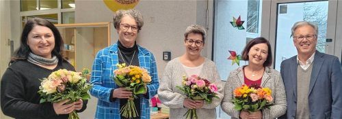 Freuen sich über das neue Angebot an ihren Einrichtungen (von links): Kathrin Rothbächer von der Diakonie Rosenheim, Sabine Obermaier-Tanner, Rektorin der Grundschule am Gries, Anja Zeller, Leiterin der Kindertagesstätte Reitmehring, Helga Block, Rektorin der Grundschule Reitmehring, und Bürgermeister Michael Kölbl. Foto Huber