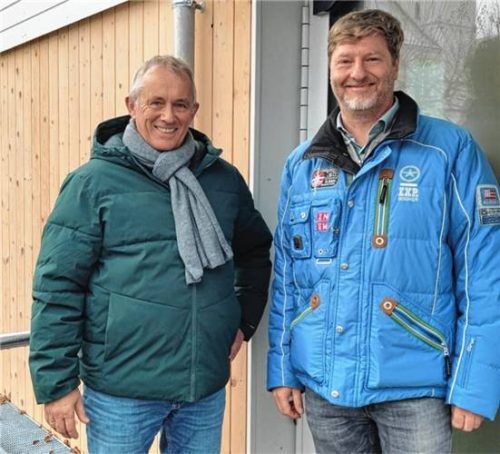 Freuen sich über das neue Haus: Herbert Prantl-Küssel und Markus Dullinger von der Stiftung Attl. Foto Huber