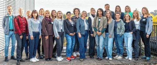 Friederike Kayser-Büker (Mitte) freut sich mit ihrem Praxisanleiterteam, dass alle sechs Projekte prämiert wurden. Foto Romed-Kliniken