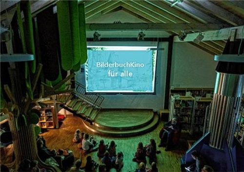Für Bilder im Kopf: Vorlesen in der Bibliothek.Foto Stadtbibliothek