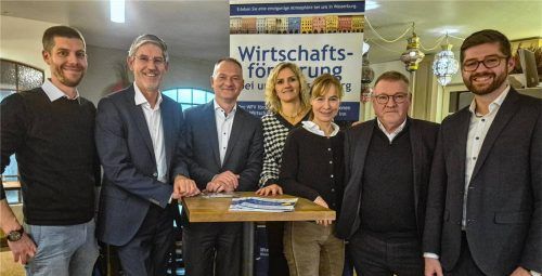 Für weitere zwei Jahre im Amt: Der Vorstand des WFV mit (von links) Markus Ruepp, Oliver Winter, Andreas Bonholzer, Sibylle Schuhmacher, Christine Deliano, Christian Huber und Jonas Hintermayr (nicht im Bild Beisitzer Wolfgang Brüsch und Zweiter Vorsitzender Gerd Maas). Foto Rieger