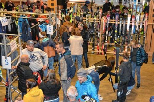 Geprüfte Ware bot der Grassauer Skiclub beim Skibasar im großen Hefter-Kultursaal. Foto Eder