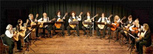 Gut vorbereitet ist das heimische Gitarrenensemble Accordial für das Konzert am 16. November im Großen Saal hinter der evangelischen Auferstehungskirche am Martin-Luther-Platz in Traunstein. Foto Müller