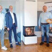 Ofenbaumeister erwärmt Kinderherzen