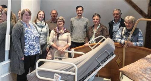Holten sich neue Anregungen bei Lisa Thurau (Pflegestützpunkt Grafing): (von links) Bettina Blabsreiter, Susanne Vogt-Höfer, Jochen Peters, Jakob Umbach, Rita Stettner, Hans Werner Steidl und Henriette Beck. Foto stettner