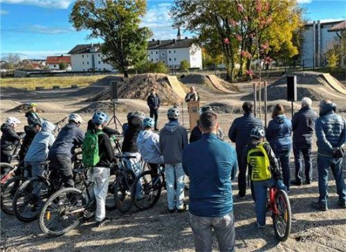 Ideengeber, Kinder und Jugendliche freuten sich, dass es endlich losgeht.