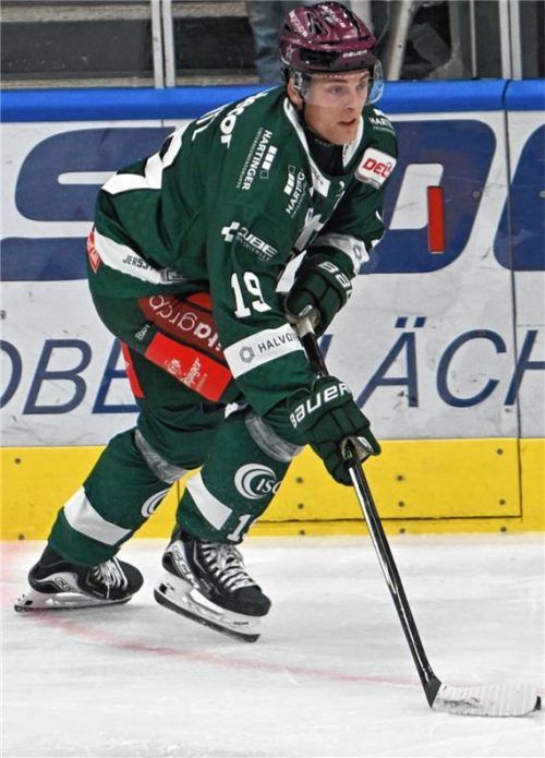 Im Starbulls-Trikot hat Johannes Achatz in diesem Jahr sein erstes DEL2-Tor geschossen.Foto Hans-Jürgen Ziegler