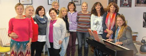 In Rosenheim treffen sich rund zehn Frauen, um gemeinsam zu singen und ein wenig die Sorgen und Ängste zu vergessen. Fotos Poll