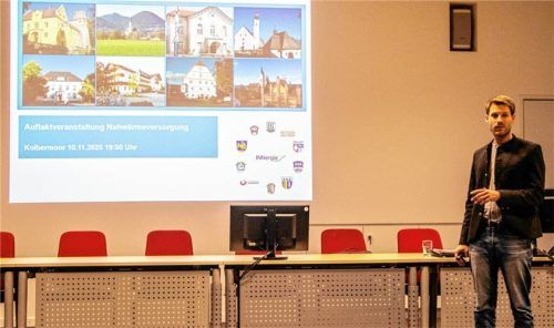 „INNergie“-Geschäftsführer Jakob Schober bei seinem Vortrag. Foto stache