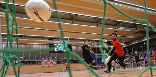 Jede Menge Tore gibt es beim Sparkassenpokal im Hallenfußball zu bestaunen.Foto Ziegler