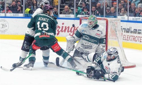 Johannes Achatz feierte gegen Bietigheim eine Torpremiere. Sein Treffer zum 2:0 war das erstes DEL2-Tor seiner Karriere.Foto Mühlhofer