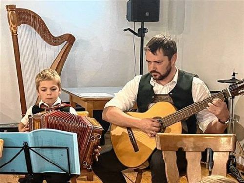 Jugendsingen mit Martin Obermaier (rechts). Foto RE