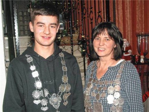 Jungschützenkönig Tobias Oberbauer (links) und die neue Schützenkönigin Irmgard Bauer. einwang