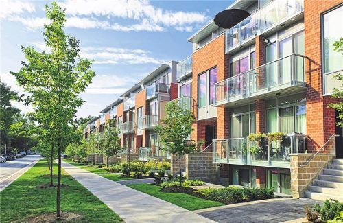 Kleine Mehrfamilienhäuser könnten Einfamilienhäuser ablösen. Foto marterpix/elenathewise