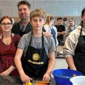 Schüler kochen „bayerisches Risotto“