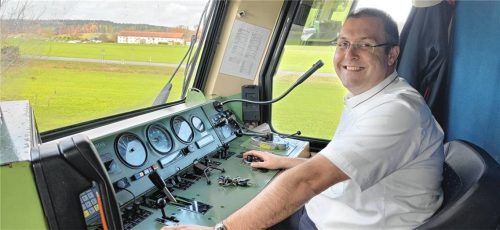 Lokführer Kay Babucke fährt regelmäßig die Fahrgäste von Wasserburg nach Grafing und zurück.