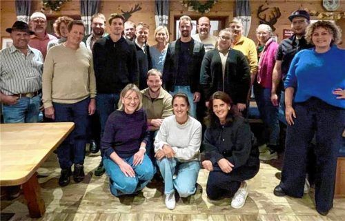 Mit einer breit aufgestellten Liste zieht „Das Junge Dorf“ in den Brannenburger Kommunalwahlkampf.Foto  re