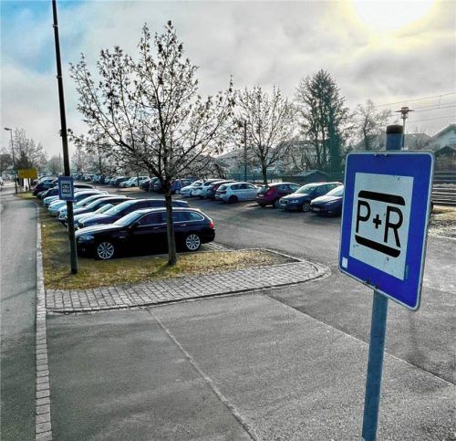 Mit einer speziellen Ticket-Lösung kann an der P&R-Anlage an der Bahnhofstraße auch mehrtägig geparkt werden. Foto neuwirth