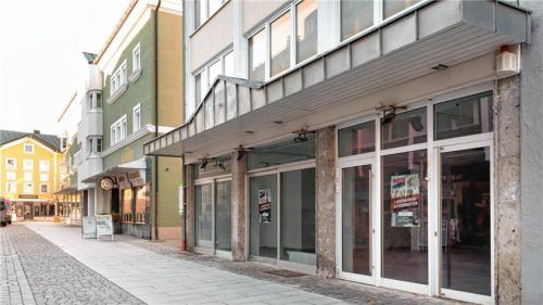 Mitten in der Priener Fußgängerzone steht der ehemalige NKD leer. Foto Berger