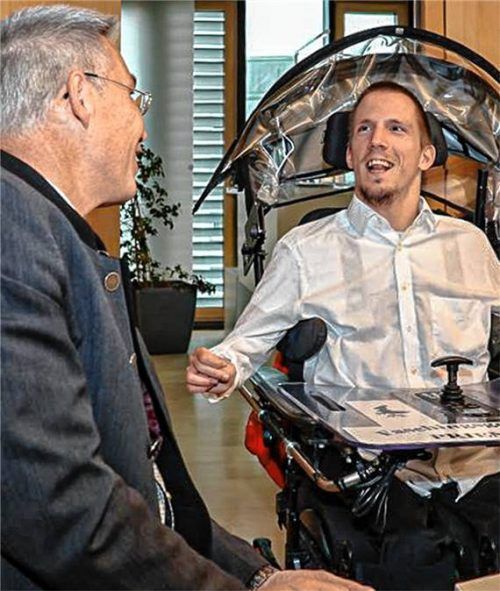 Nach dem Gegenbesuch von Patrik Autsch im Landratsamt zogen er und Landrat Otto Lederer das gemeinsame Fazit: Der gegenseitige Einblick in den jeweiligen Berufsalltag war eine echte Bereicherung.Foto Thomae