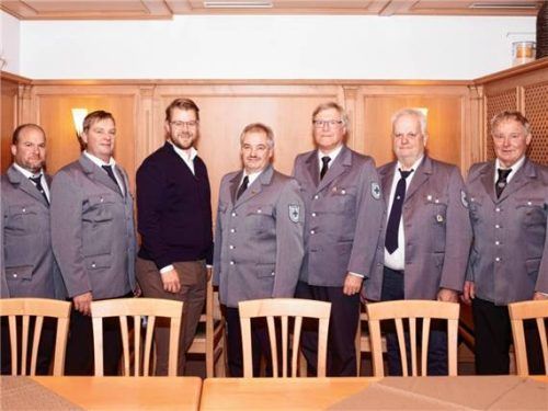 Nach der Vorstandswahl: Reiner Skrojek, Andreas Gramersberger, Bürgermeister Hetzl, Konrad Lohr, Gerhard Nicklbauer, Anton Sabold und Josef Gramersberger. Foto bauer