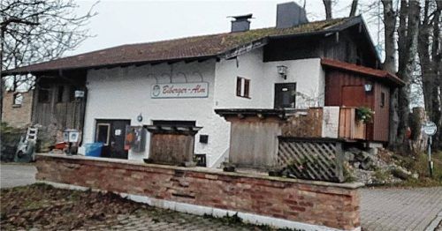 Nach einem Brand in der Biberger-Alm steht der Betrieb vorerst still. Foto  Stache/