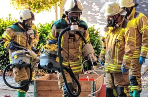 Nachdem ein altes Thermometer zerbrochen war, kam es aufgrund von „Gefahrstoffaustritt“ zu einem großen Einsatz in Bad Aibling. Foto Freiwillige Feuerwehr Bad Aibling