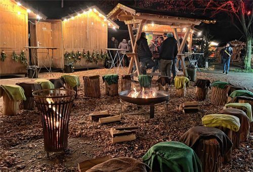 Neben dem Christkindlmarkt sind auch die beliebten Aschauer Feuerabende gut besucht. Heuer finden sie am 7. und 14. Dezember statt. Foto  Gemeinde Aschau am Inn