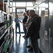<p>Nicht nur die Ausgabe der Lebensmittel ist nun großzügig, auch die ganze Logistik im Hintergrund, das Sortieren und die Lagerung der gespendeten Lebensmittel ist in den neuen Räumen angemessen zu bewerkstelligen.</p>
