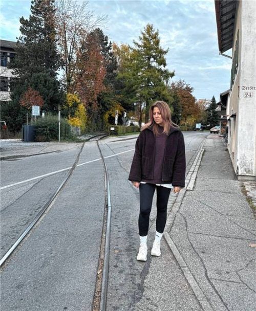 Ortsbesichtigung: An dieser Stelle ist Mona Guthmann-Wunsam am Bahnübergang in Prien schwer mit dem Fahrrad gestürzt. Foto privat