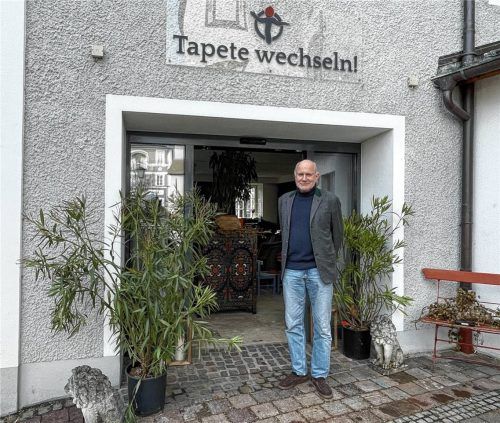 Rudolf von Bennigsen will mit dem Verein „Tapete wechseln!“ Menschen zusammenbringen und für gute Laune im Priener Zentrum sorgen. Foto Nägele
