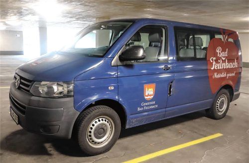 Seit 2013 leistet der Bad Feilnbacher Gemeindebus seinen Dienst und ist nun altersbedingt reparaturbedürftig. Foto Strim