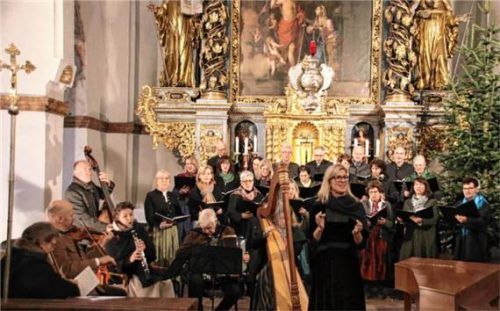 Seit zwei Jahrzehnten finden die Kirchenkonzerte unter der Leitung von Andrea Wittmann (vorne) statt. Foto re