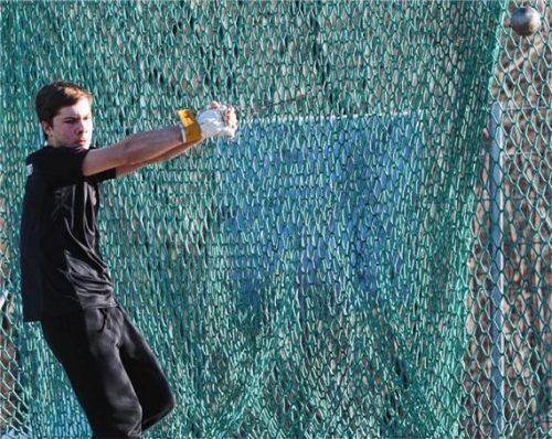 Serafin Mühle, hier beim Hammerwurf, wurde zweifacher deutscher Meister im Steinstoßen und holte Bronze im Dreikampf der Jugend A.Fotos Ludwig Stuffer