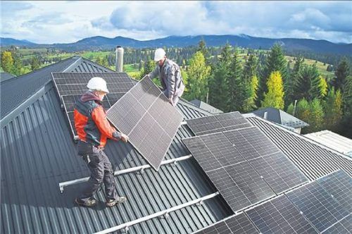 Smart Meter sollen Stromnetze vor Überlastung schützen – die Einspeisung wird bei Bedarf gedrosselt. Foto AdobeStock_Anatoliy_gleb