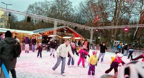 Spaß für Jung und Alt: die Eislaufbahn am Wasserburger Gries. Fotos wfv wasserburg