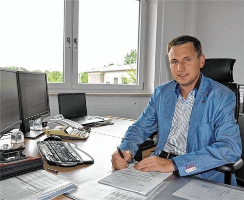 Stadtwerke-Chef Alfred Lehmann in seinem Büro. Derzeit leitet er die Stadtwerke als alleiniger Geschäftsführer. Braucht das städtische Unternehmen einen zweiten Chef? Foto OVB