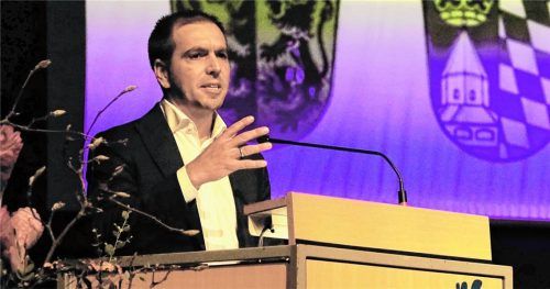 Teamgeist, Respekt und Fairness: Für Philipp Lahm sind die Werte, die Vereine vermitteln, ein wichtiger Bestandteil der Demokratie. Foto Lohmann